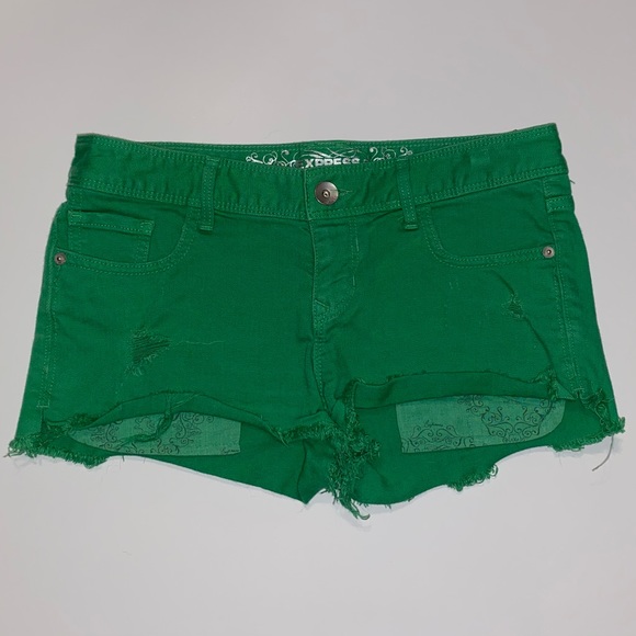 Express Jeans Green Distressed Shorts Size: 2 - Picture 1 of 4